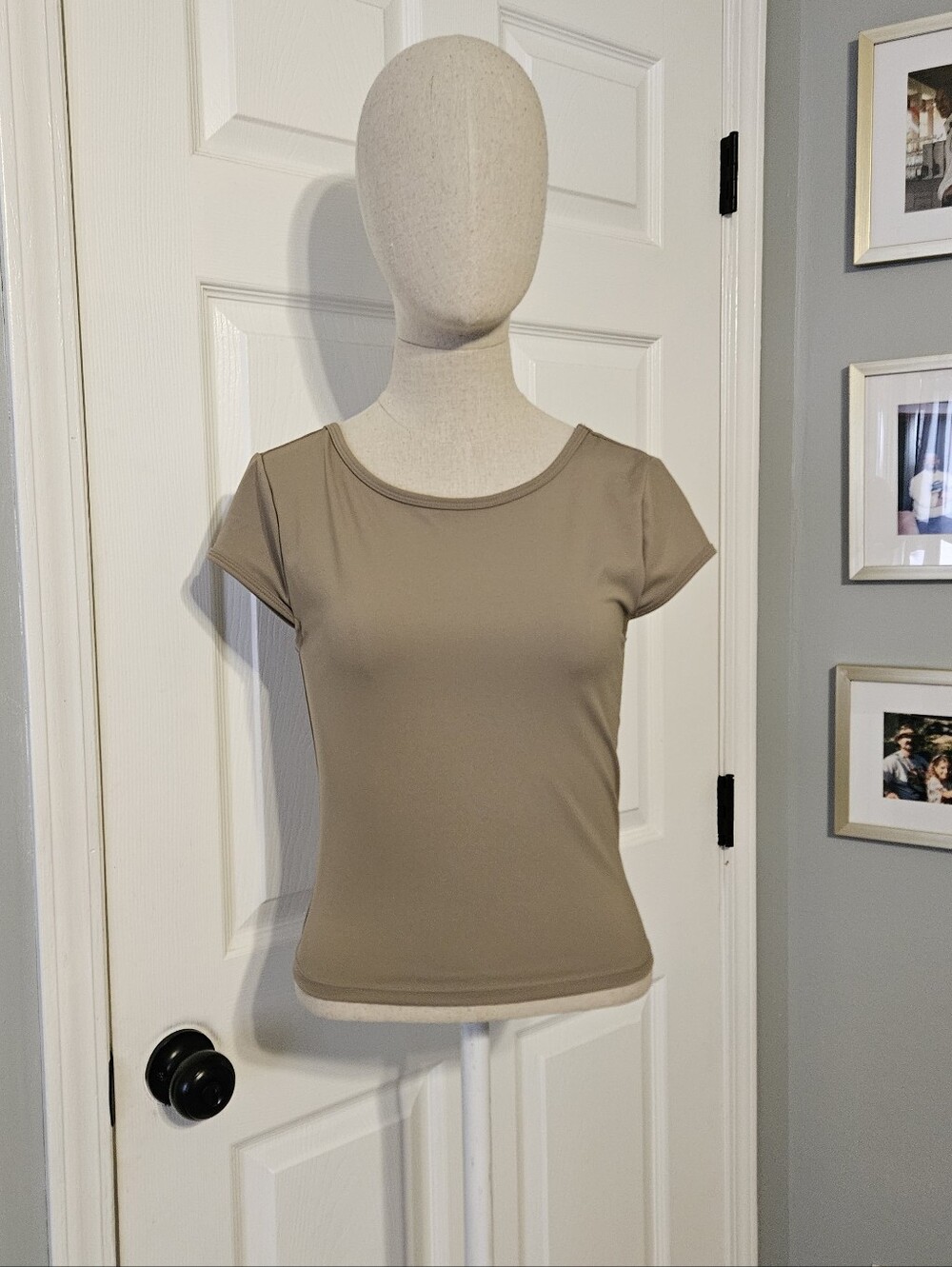 Arizona Jean Company Short Sleeve Scoop Neck Top in Taupe